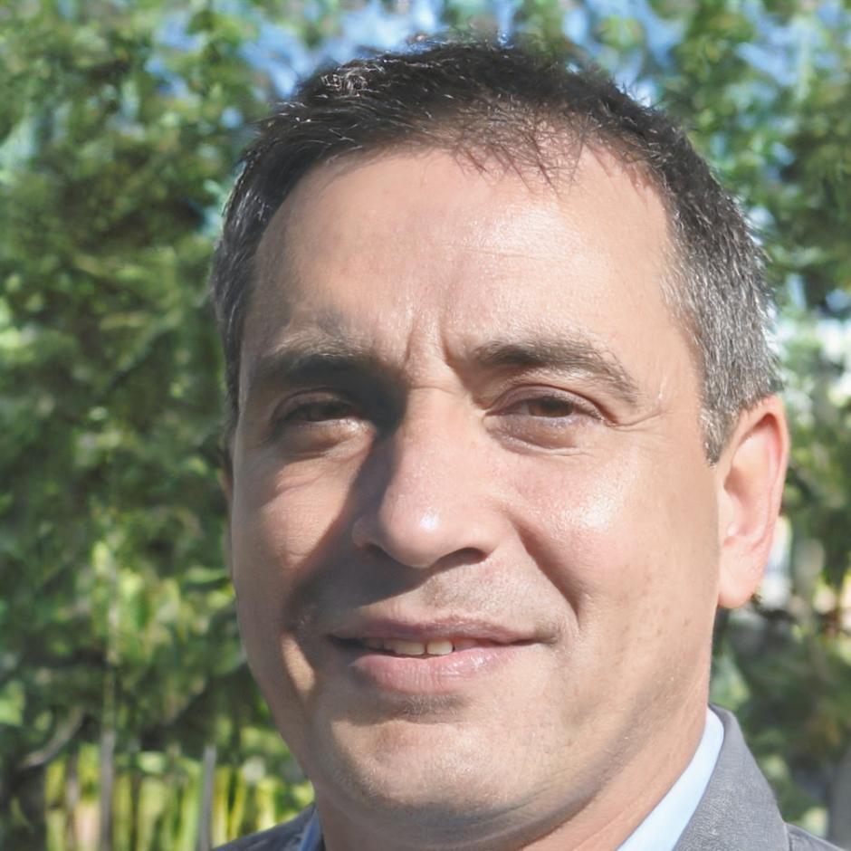 Instructor Miguel Santos